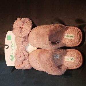 Honeydew Bedtime Essentials Gift Set; slippers, scrunchie, hair band